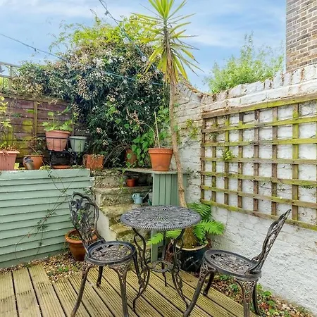 Lovely West London Entire Apartment Экстерьер фото