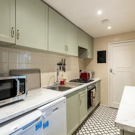 Lovely West London Entire Apartment Экстерьер фото