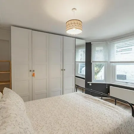 Lovely West London Entire Apartment Экстерьер фото