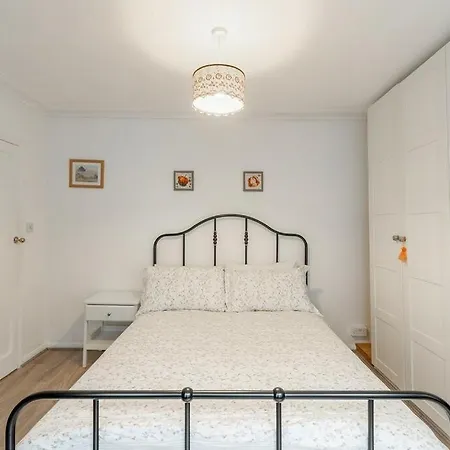 Lovely West London Entire Apartment Экстерьер фото