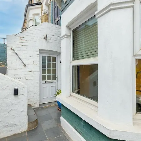 Lovely West London Entire Apartment Экстерьер фото