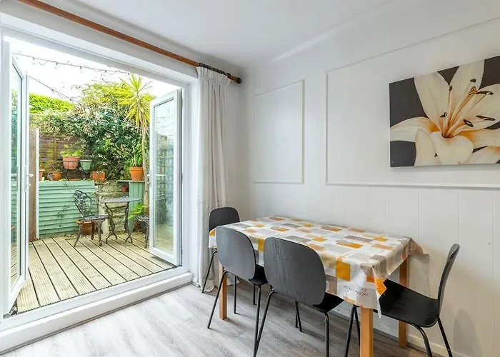 Lovely West London Entire Apartment